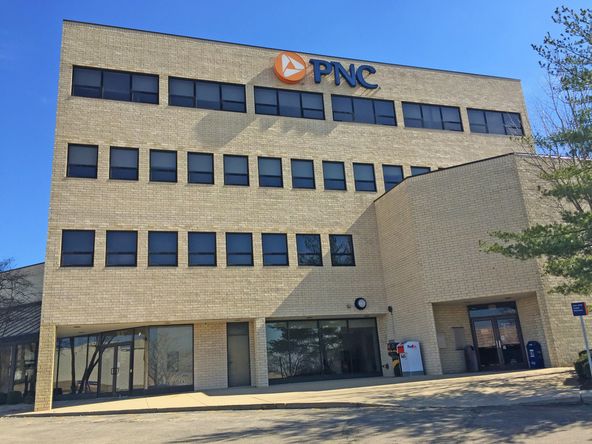PNC BANK BUILDING: 1100 W Glen Ave, Peoria, IL 61614